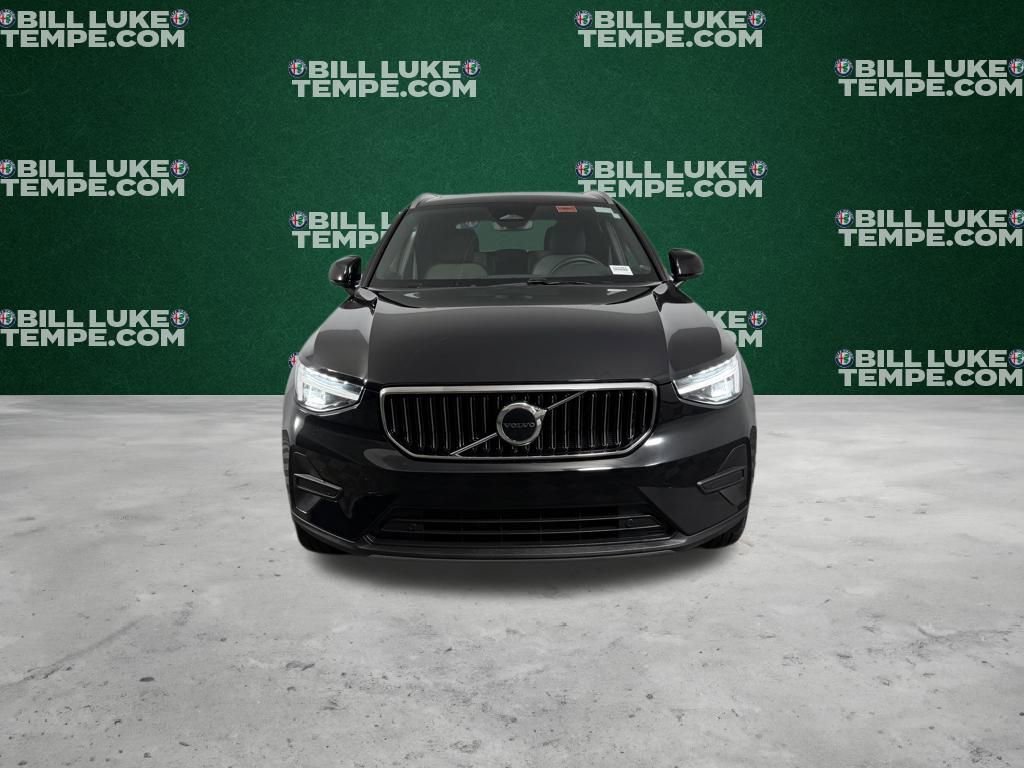 Used 2025 Volvo XC40 B5 Core AWD/4WD image 4