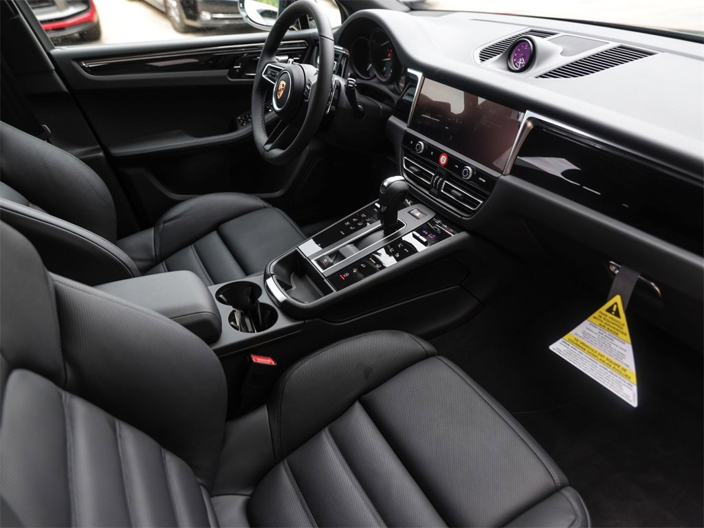 Used 2025 Porsche Macan image 35