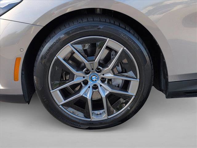 Used 2025 BMW i5 eDrive40i w/ Premium Package image 25