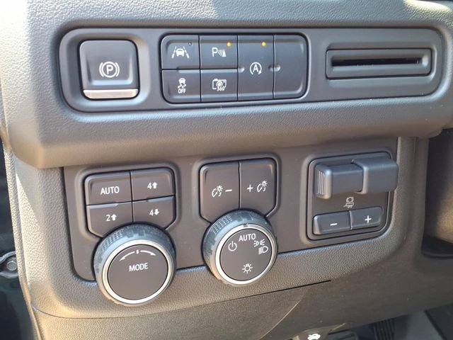 Used 2024 Chevrolet Suburban LT w/ Luxury Package AWD/4WD image 9