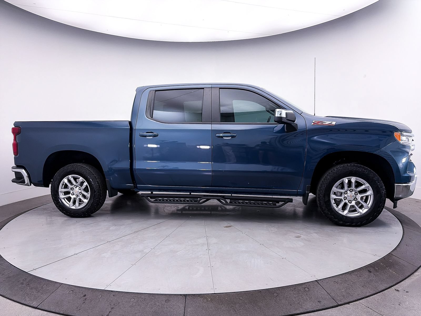 Used 2024 Chevrolet Silverado 1500 LT AWD/4WD image 42