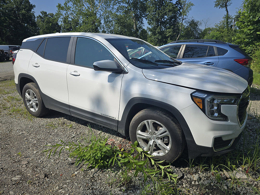 Used 2024 GMC Terrain SLE image 4