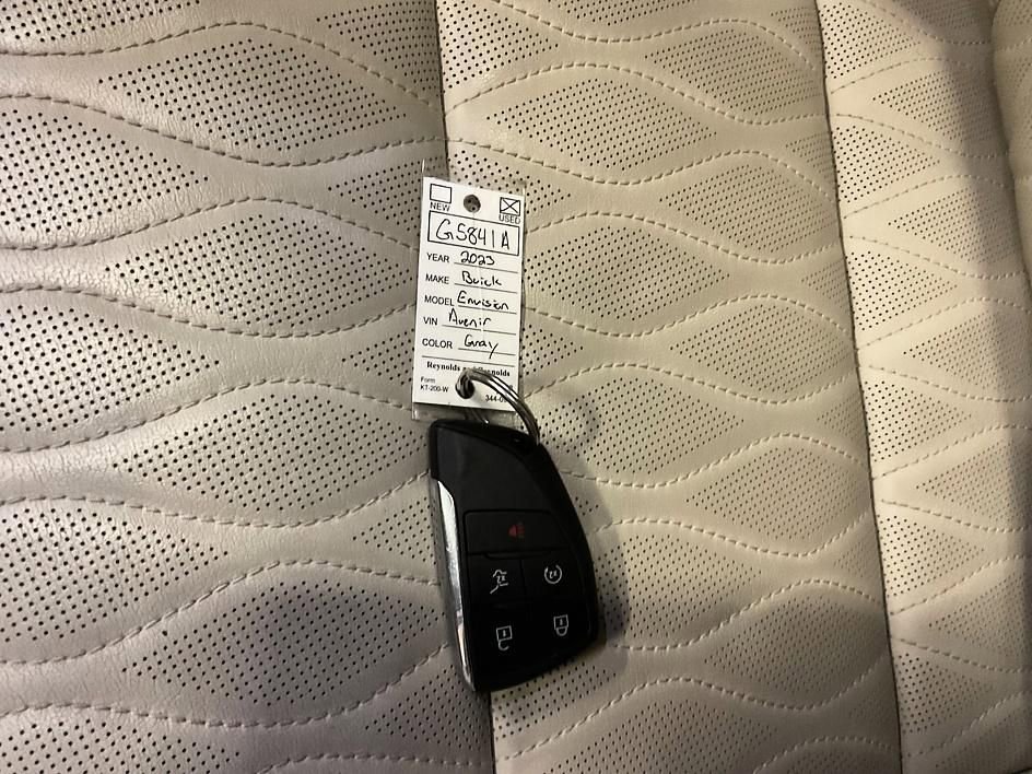 Used 2023 Buick Envision Avenir image 33