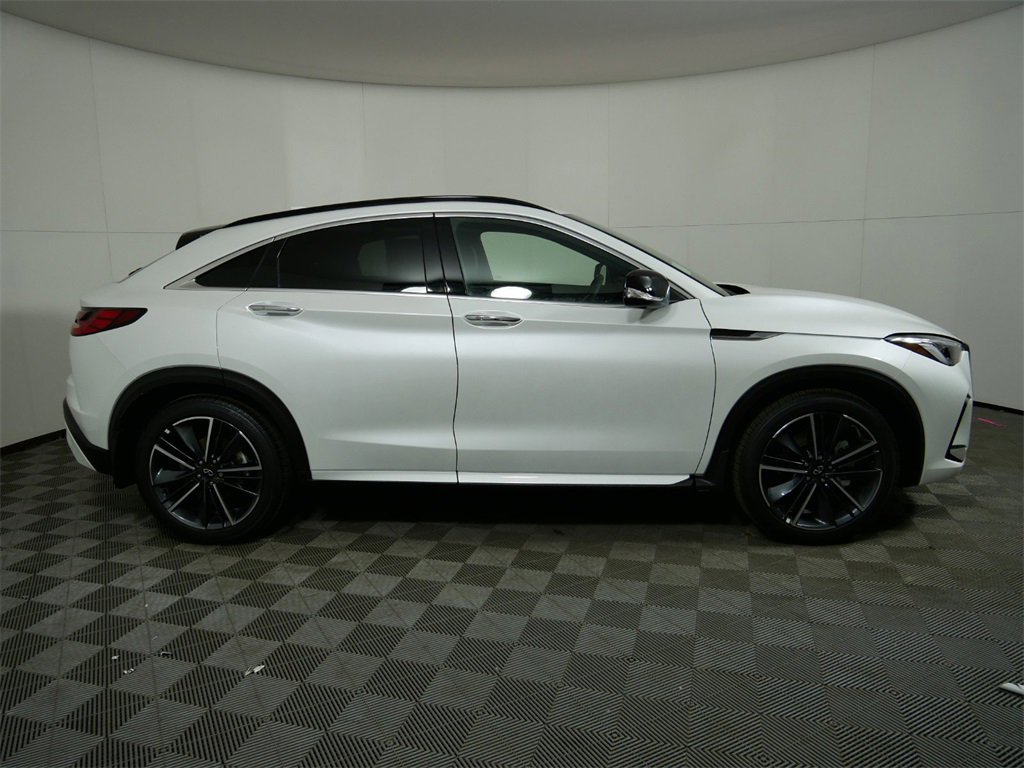 New 2025 INFINITI QX55 Essential image 2