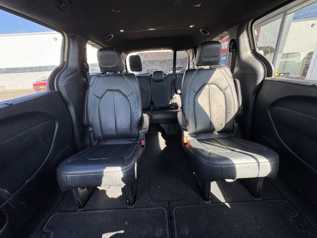 Used 2020 Chrysler Pacifica Touring-L w/ Advanced Safetytec Group image 10
