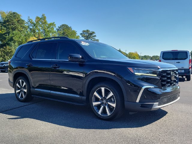 Certified 2025 Honda Pilot Touring image 3