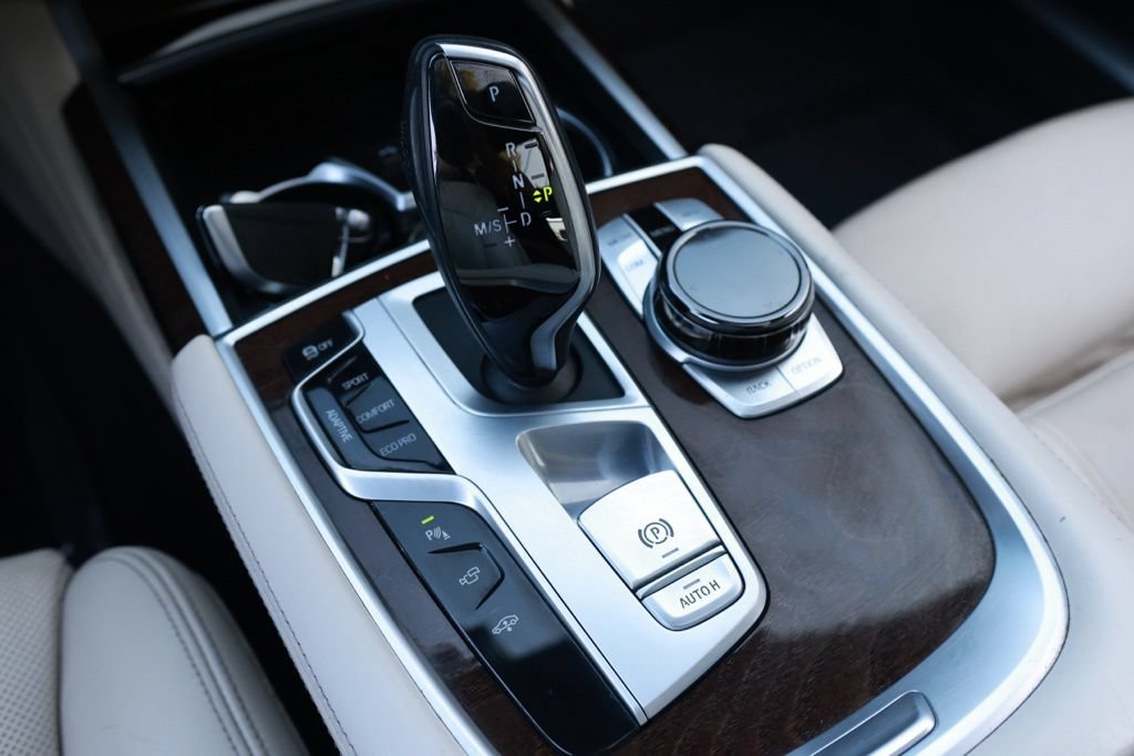 Used 2020 BMW 750i xDrive w/ Executive Package AWD/4WD image 36