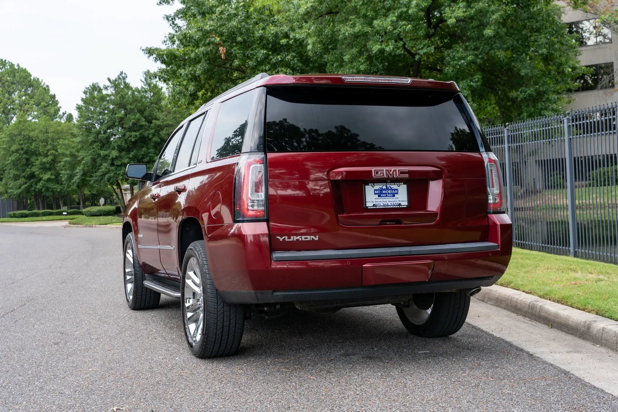 Used 2018 GMC Yukon SLT w/ Premium Edition RWD image 7