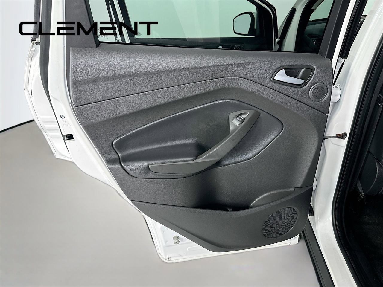 Used 2019 Ford Escape Titanium image 32