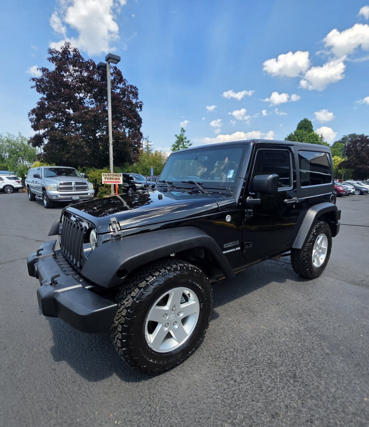 Used 2016 Jeep Wrangler Sport w/ Quick Order Package 24S AWD/4WD image 2