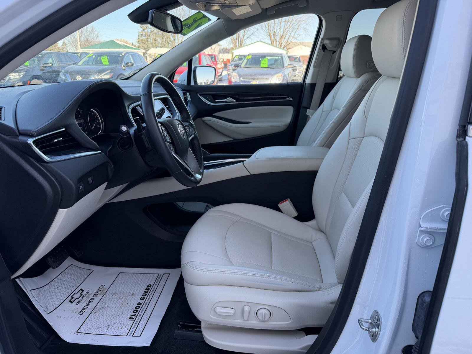 Used 2023 Buick Enclave Essence image 9