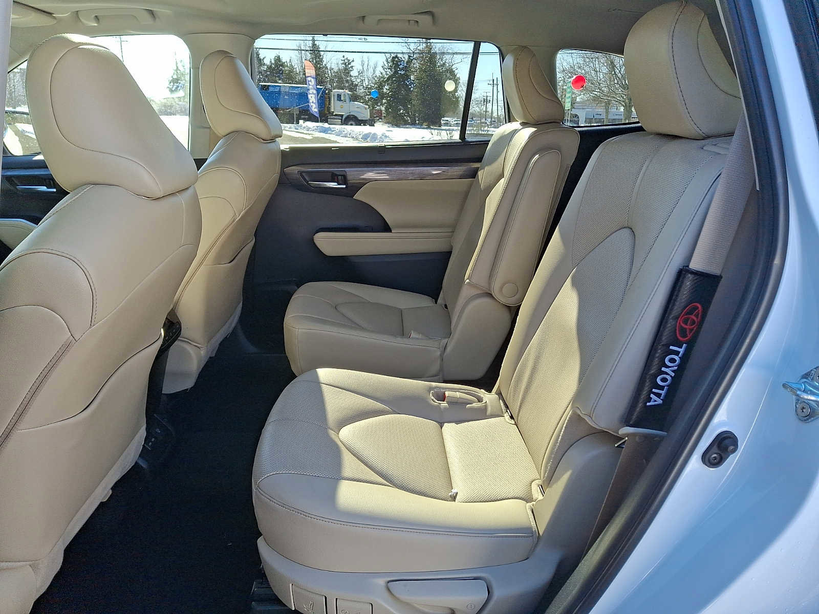 Used 2024 Toyota Highlander Limited image 9