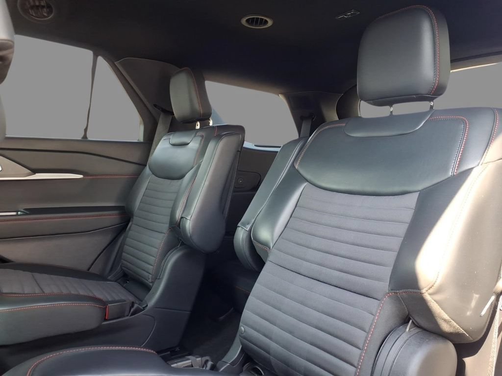 Certified 2025 Ford Explorer ST-Line AWD/4WD image 16