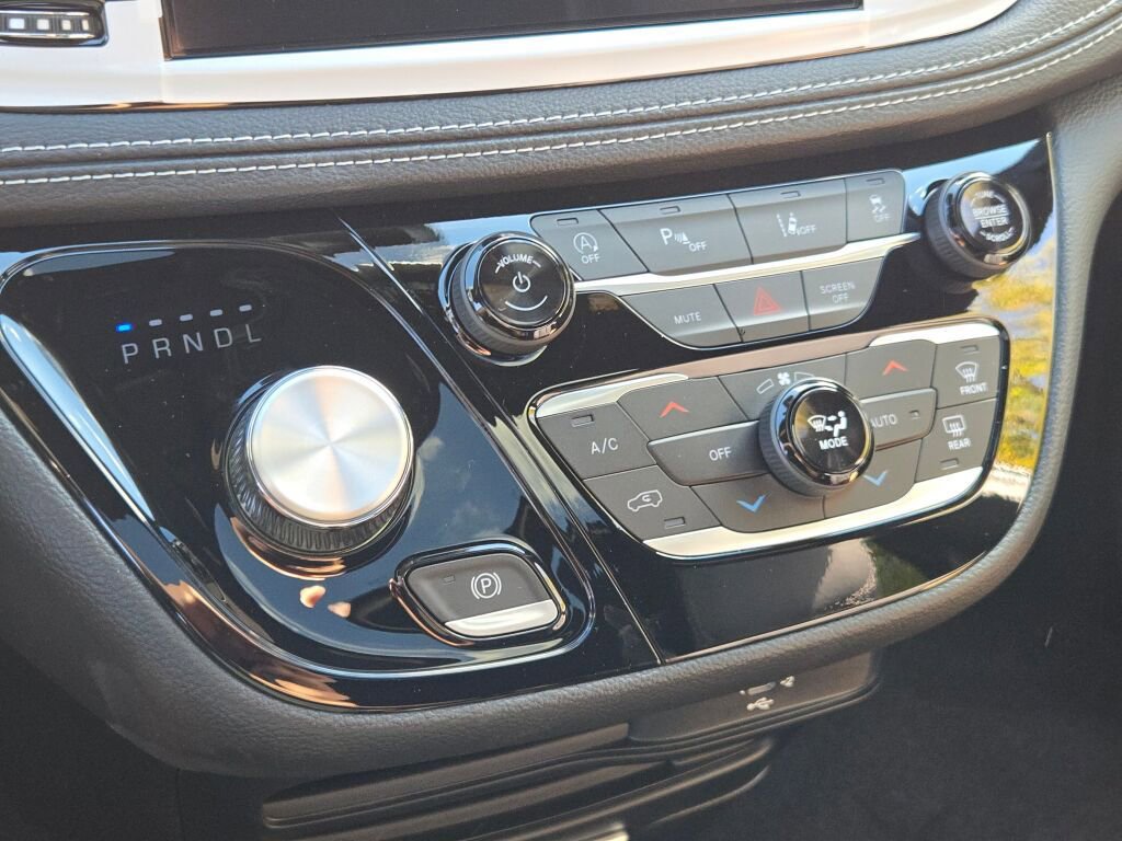 New 2026 Chrysler Pacifica Select image 25