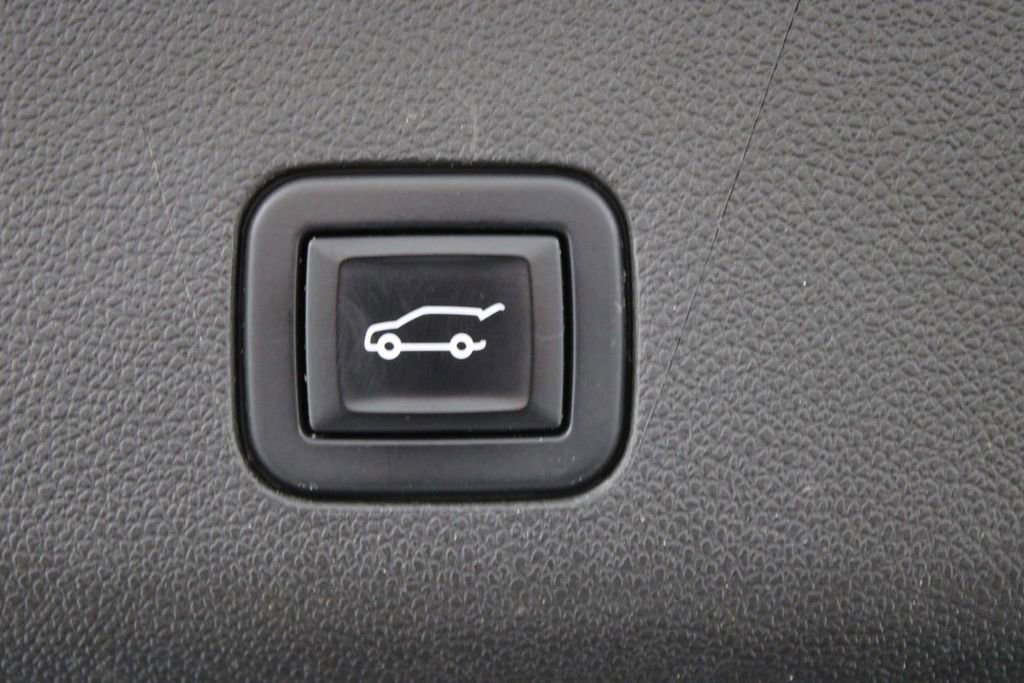 Used 2022 Chevrolet Tahoe RST w/ Luxury Package image 17