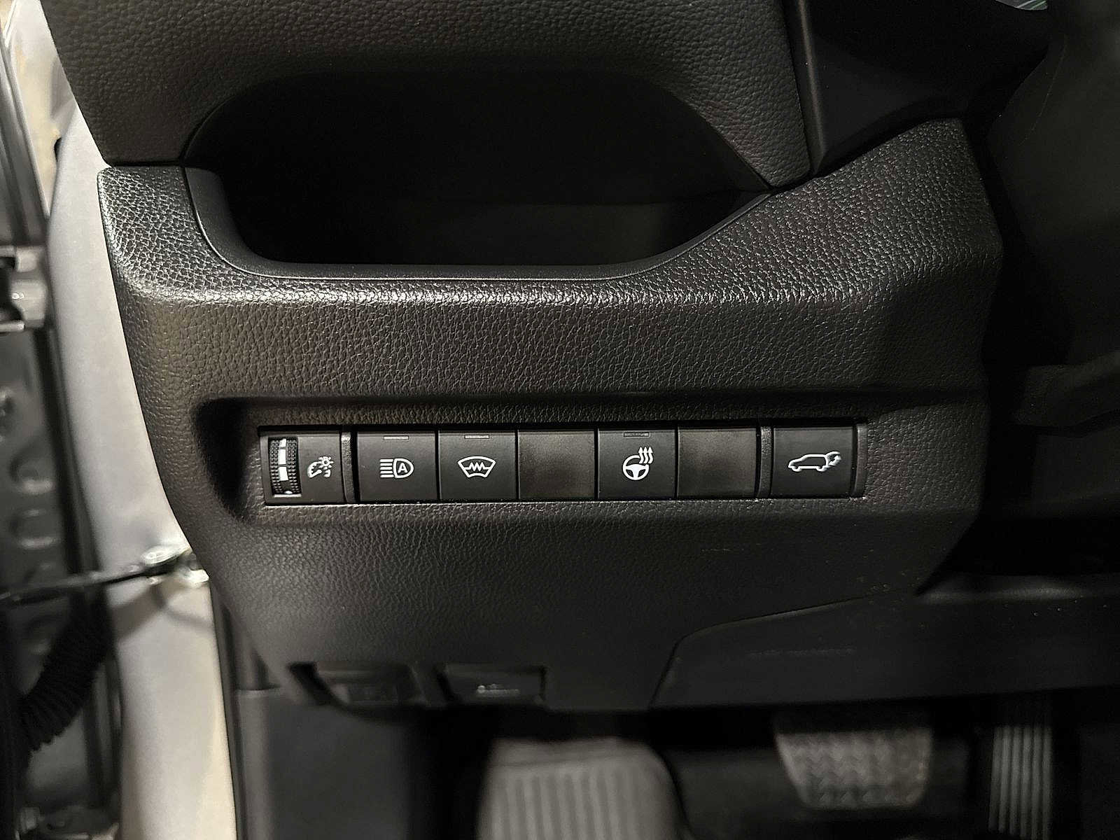 Certified 2025 Toyota RAV4 XLE w/ Convenience Package image 31