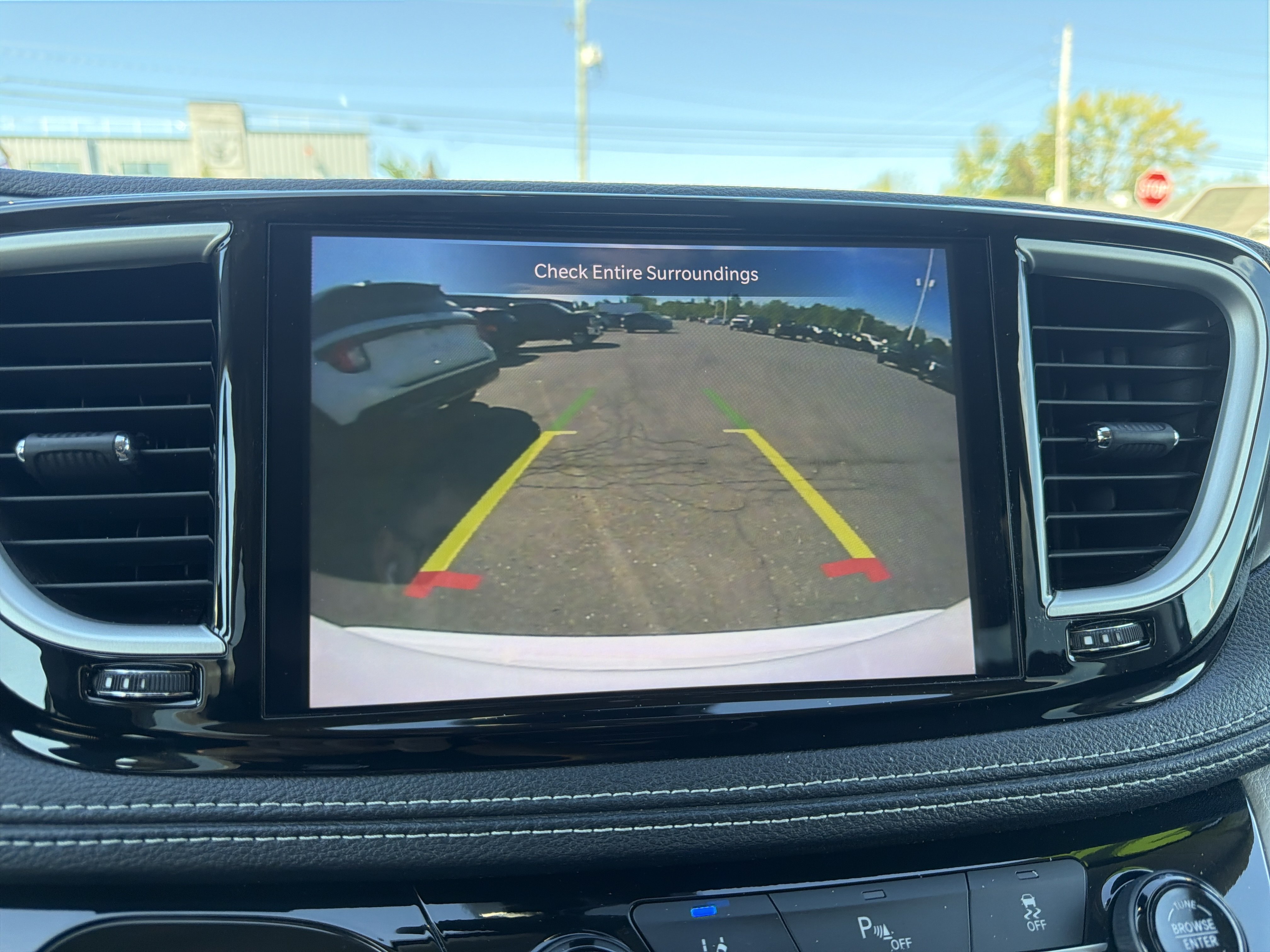 Used 2024 Chrysler Pacifica Limited FWD image 27
