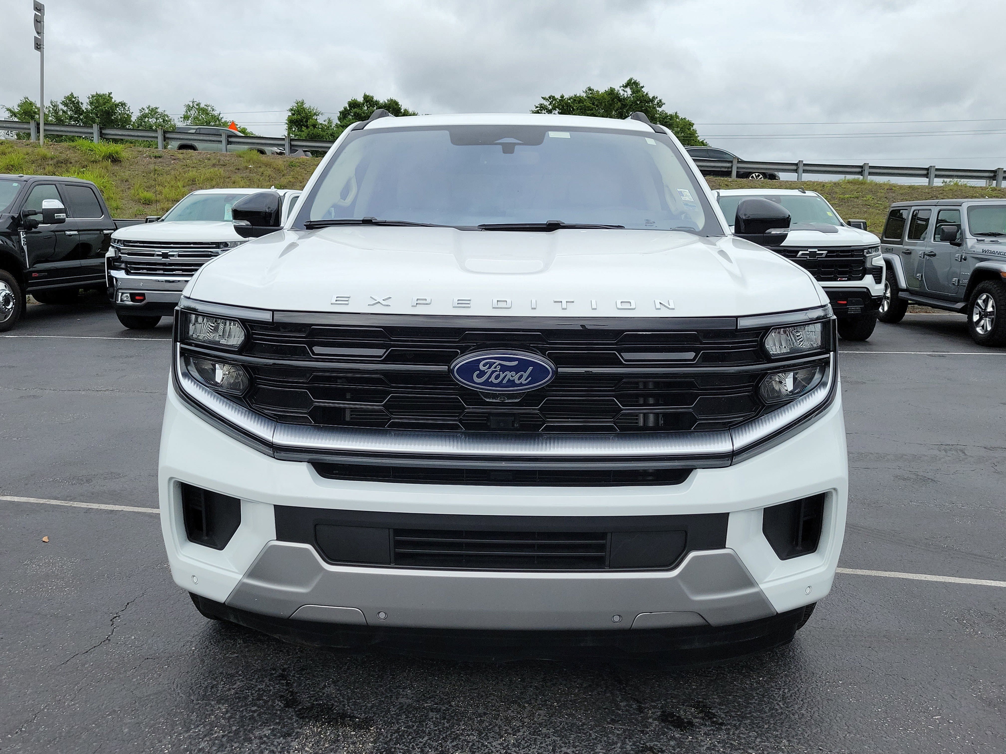 Certified 2025 Ford Expedition Platinum image 2