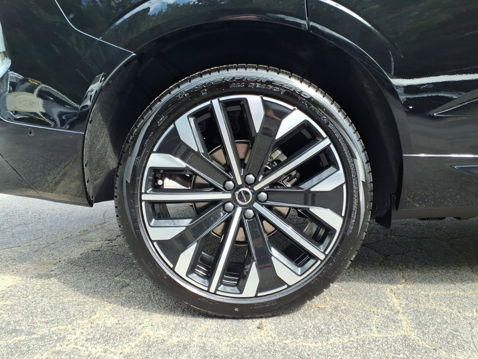 New 2027 Volvo XC60 B5 Ultra AWD/4WD image 4