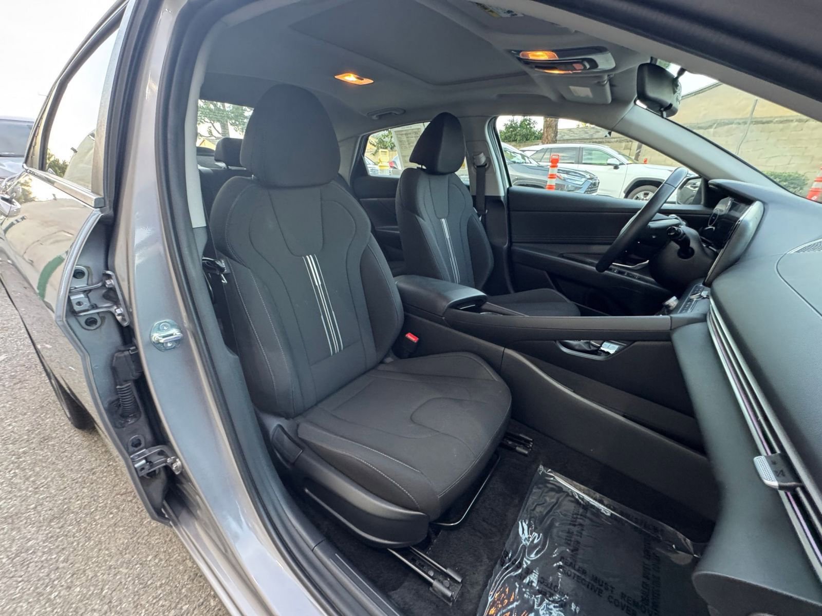 Used 2025 Hyundai Elantra SEL FWD image 38