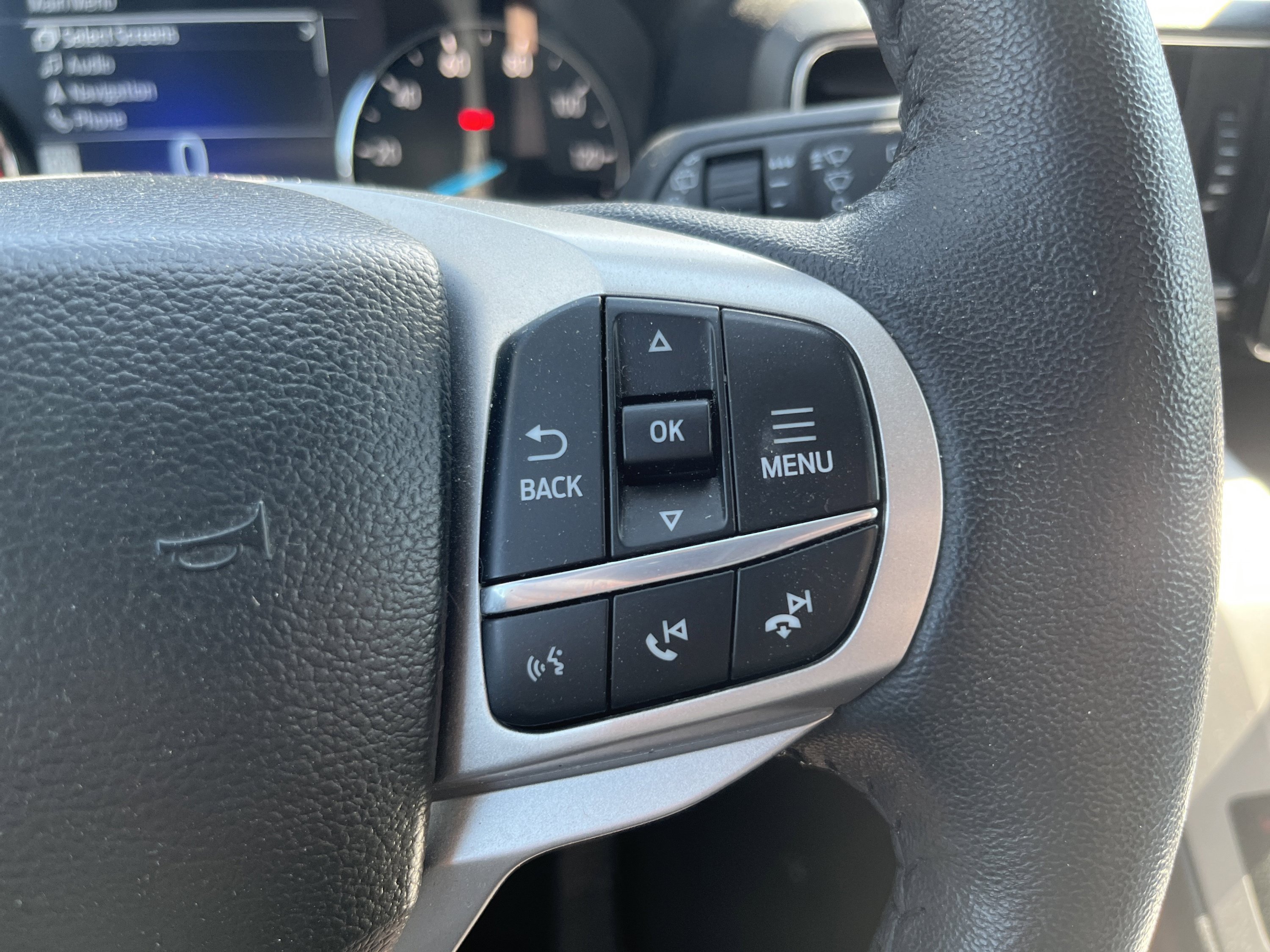 Used 2023 Ford Explorer XLT AWD/4WD image 25