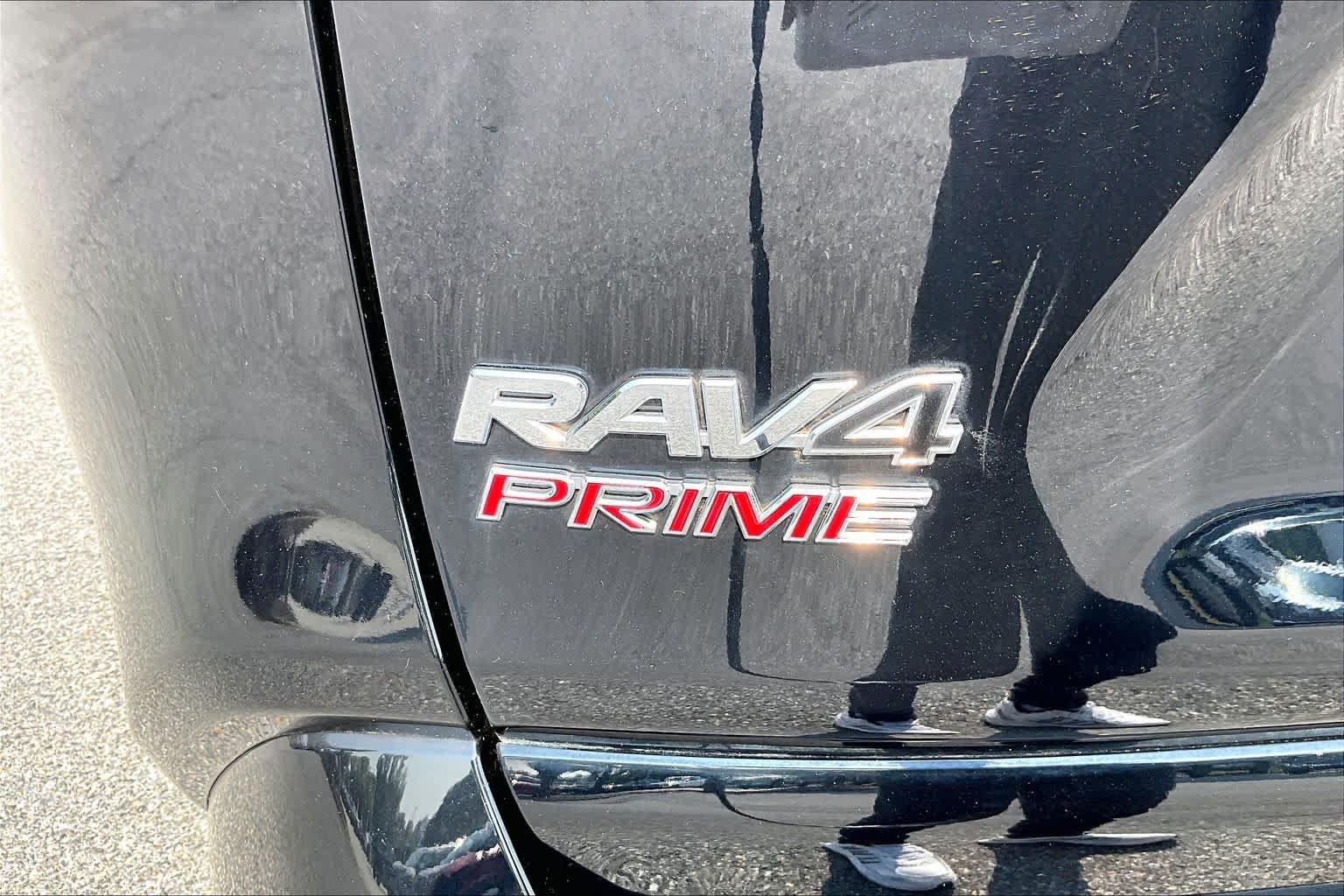 Used 2023 Toyota RAV4 SE w/ Weather & Moonroof Package AWD/4WD image 31