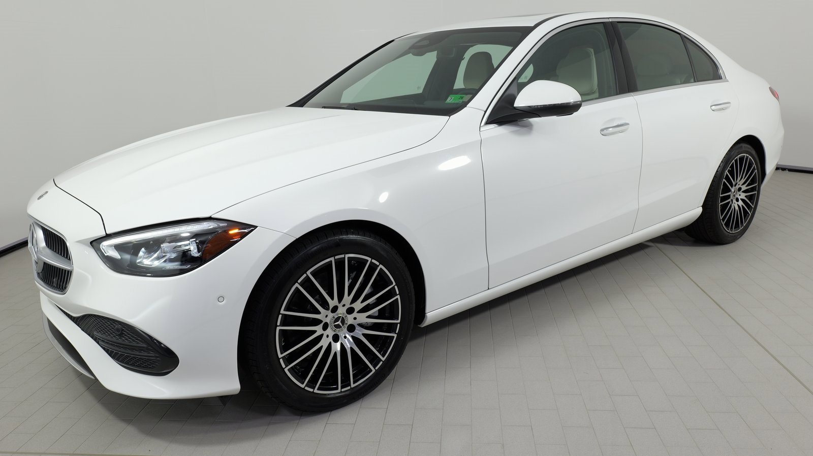 Used 2024 Mercedes-Benz C 300 4MATIC Sedan image 4