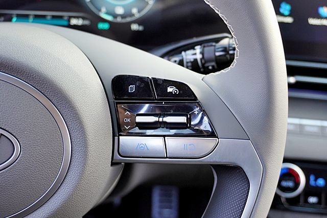 New 2026 Hyundai Elantra Sport FWD image 38
