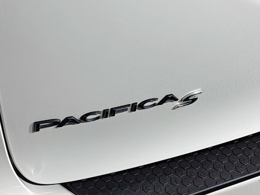Used 2019 Chrysler Pacifica Touring-L FWD image 22