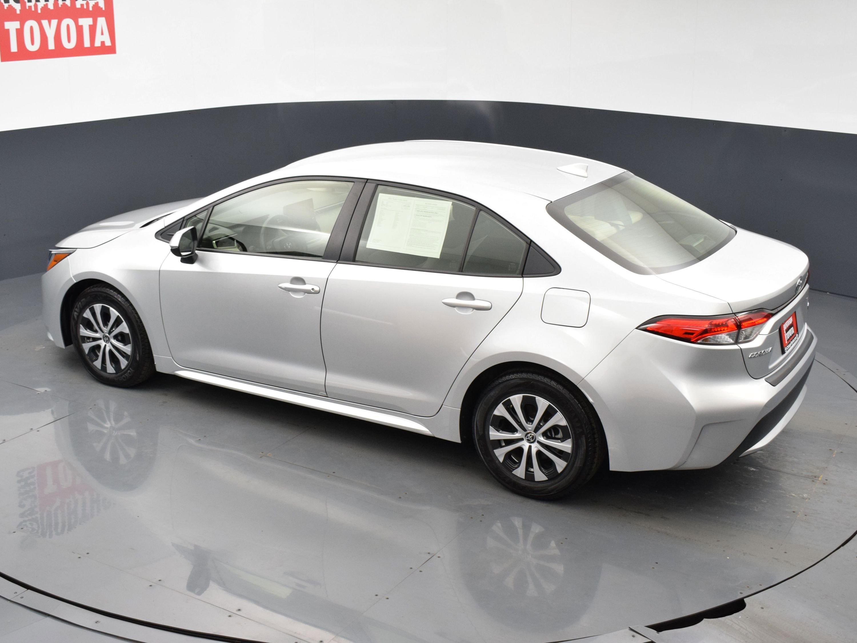 Used 2022 Toyota Corolla LE image 18