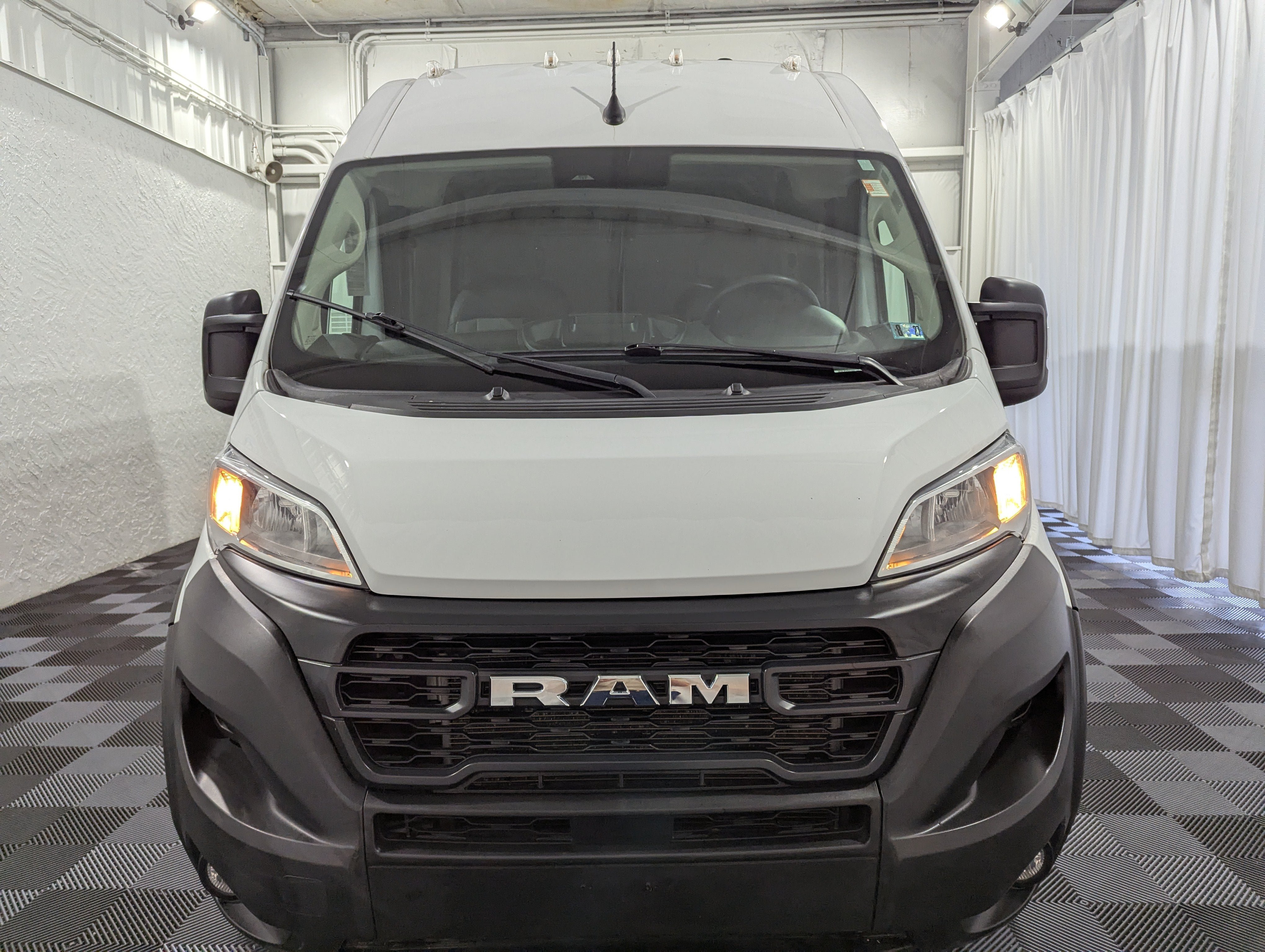Used 2024 RAM ProMaster 2500 w/ Convenience Group FWD image 4