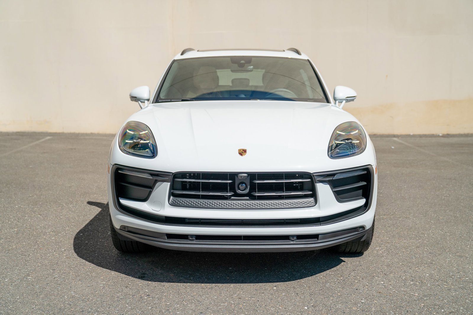 Certified 2025 Porsche Macan image 6