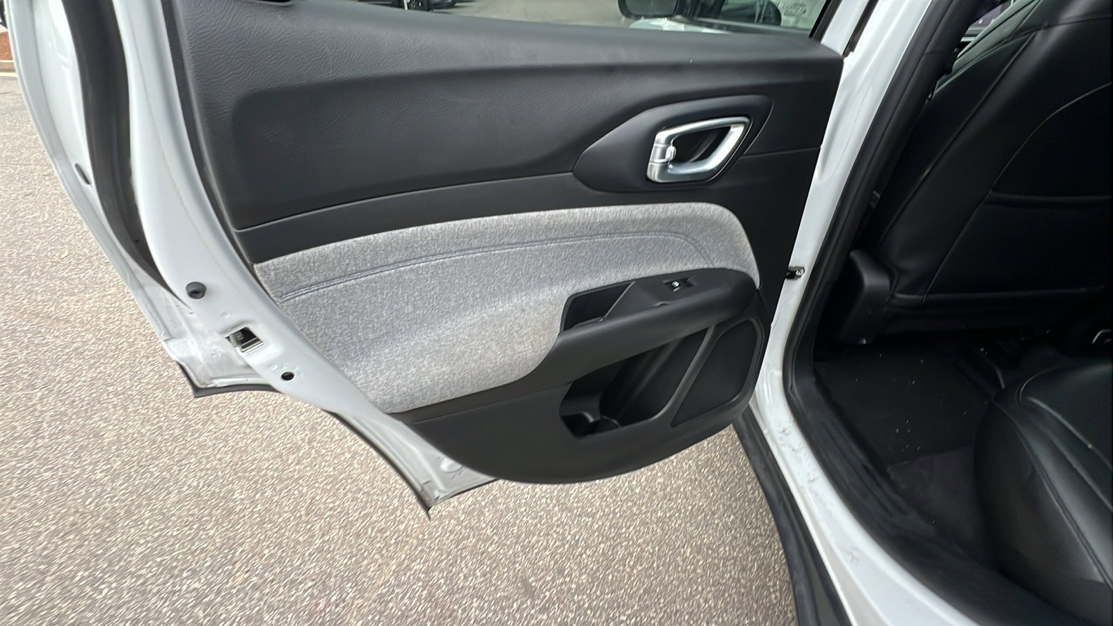 Used 2024 Jeep Compass Latitude image 22