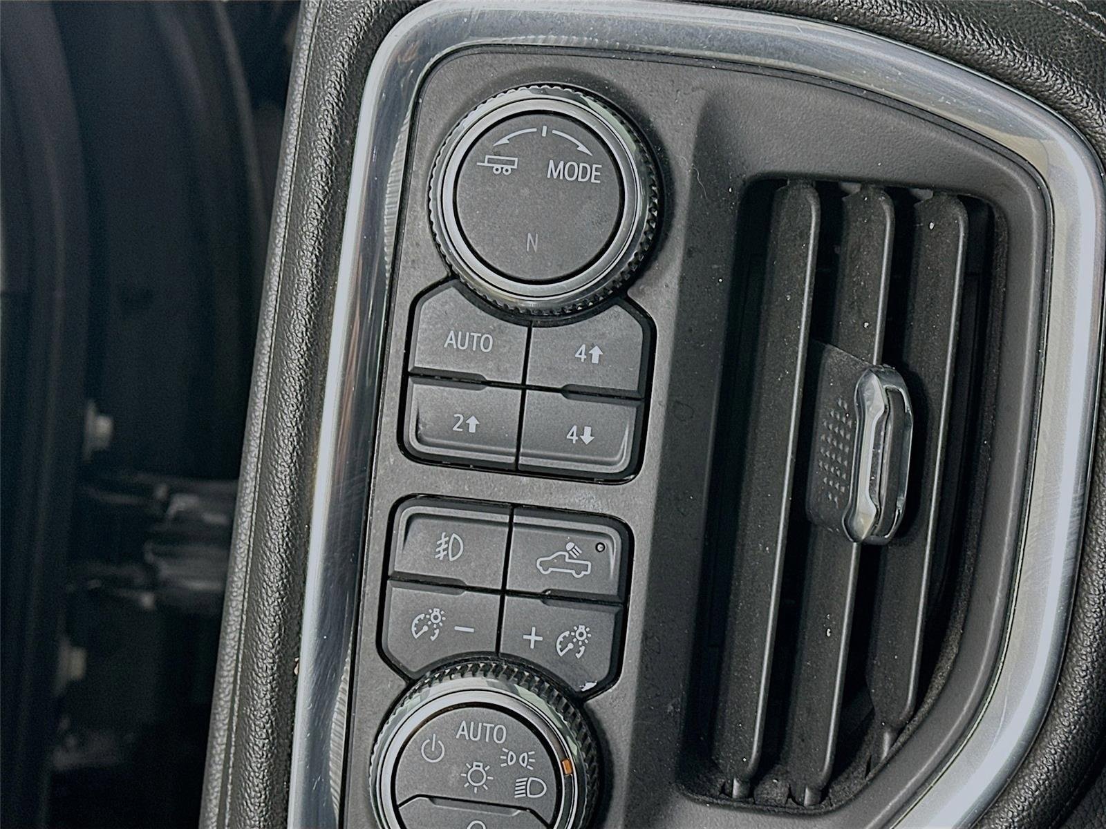 Used 2022 GMC Sierra 3500 SLT w/ SLT Premium Package image 11