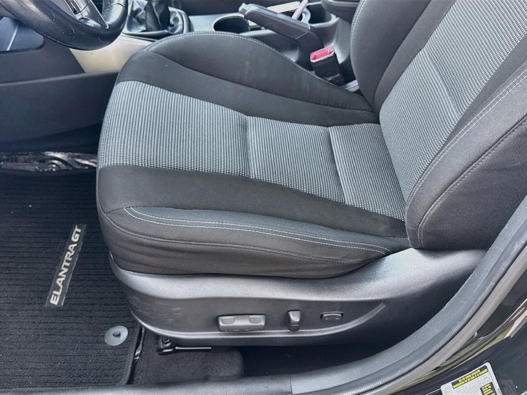 Used 2016 Hyundai Elantra GT FWD image 19