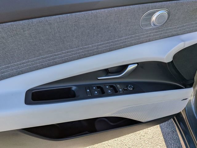Used 2025 Hyundai Elantra Limited image 8