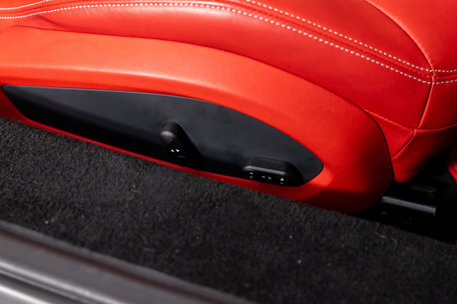 Used 2019 Ferrari 488 Spider image 35