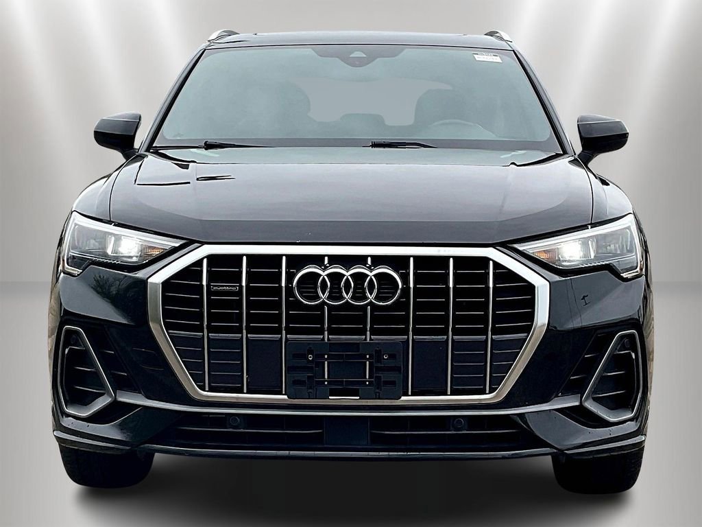 Used 2021 Audi Q3 2.0T Premium w/ Convenience Package AWD/4WD image 2