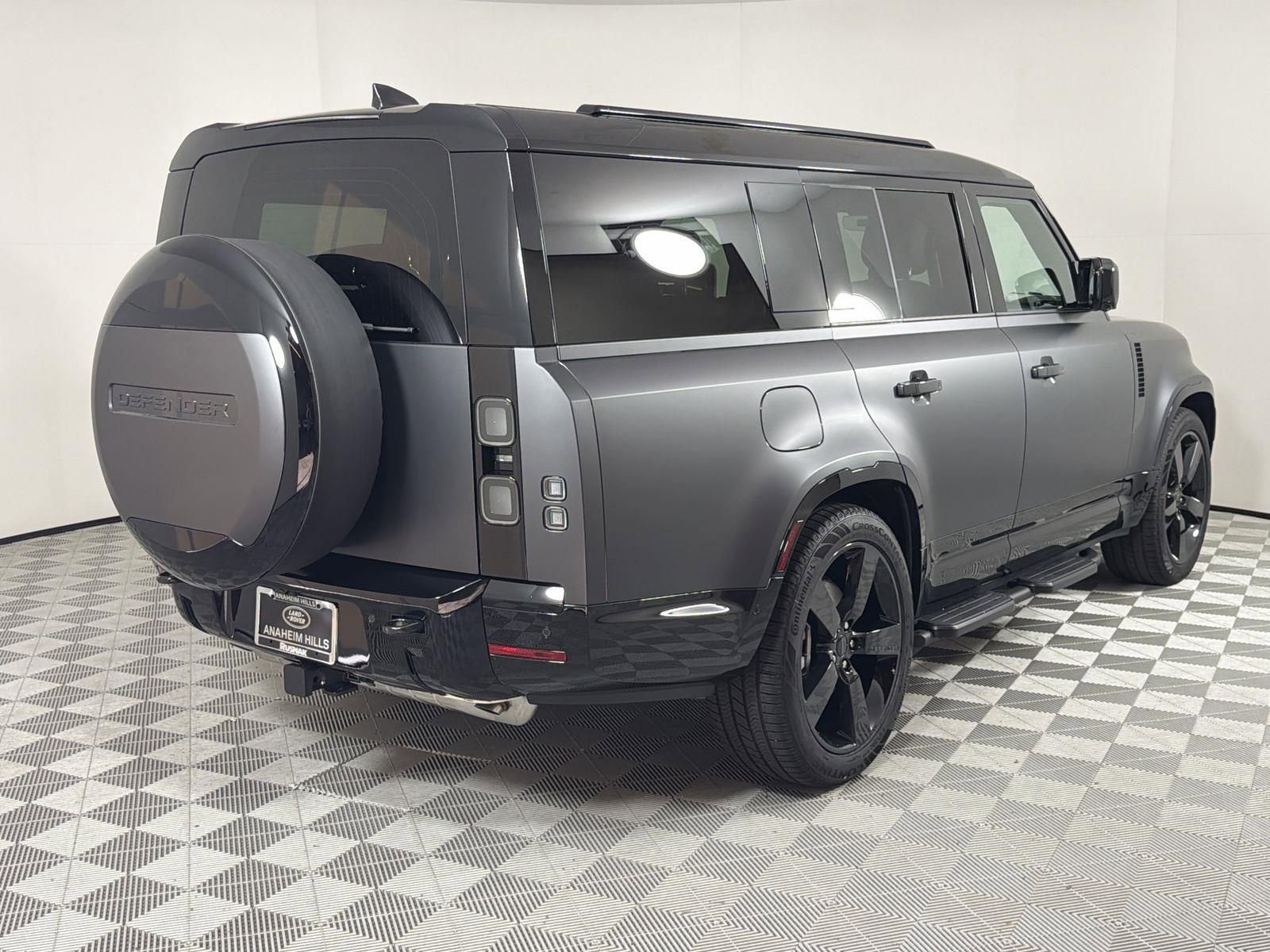 New 2026 Land Rover Defender 130 X-Dynamic SE image 5