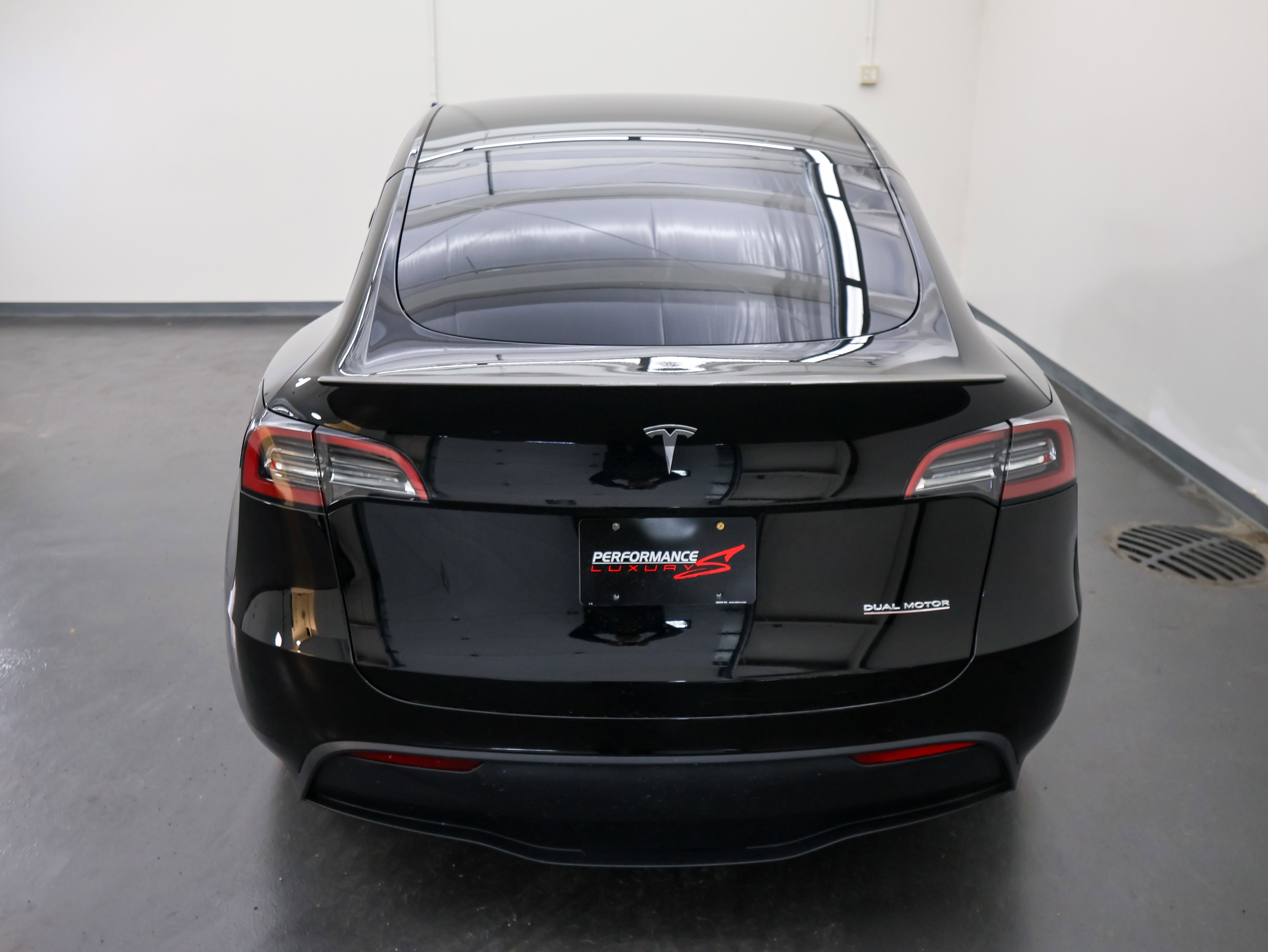 Used 2023 Tesla Model Y Performance AWD/4WD image 10