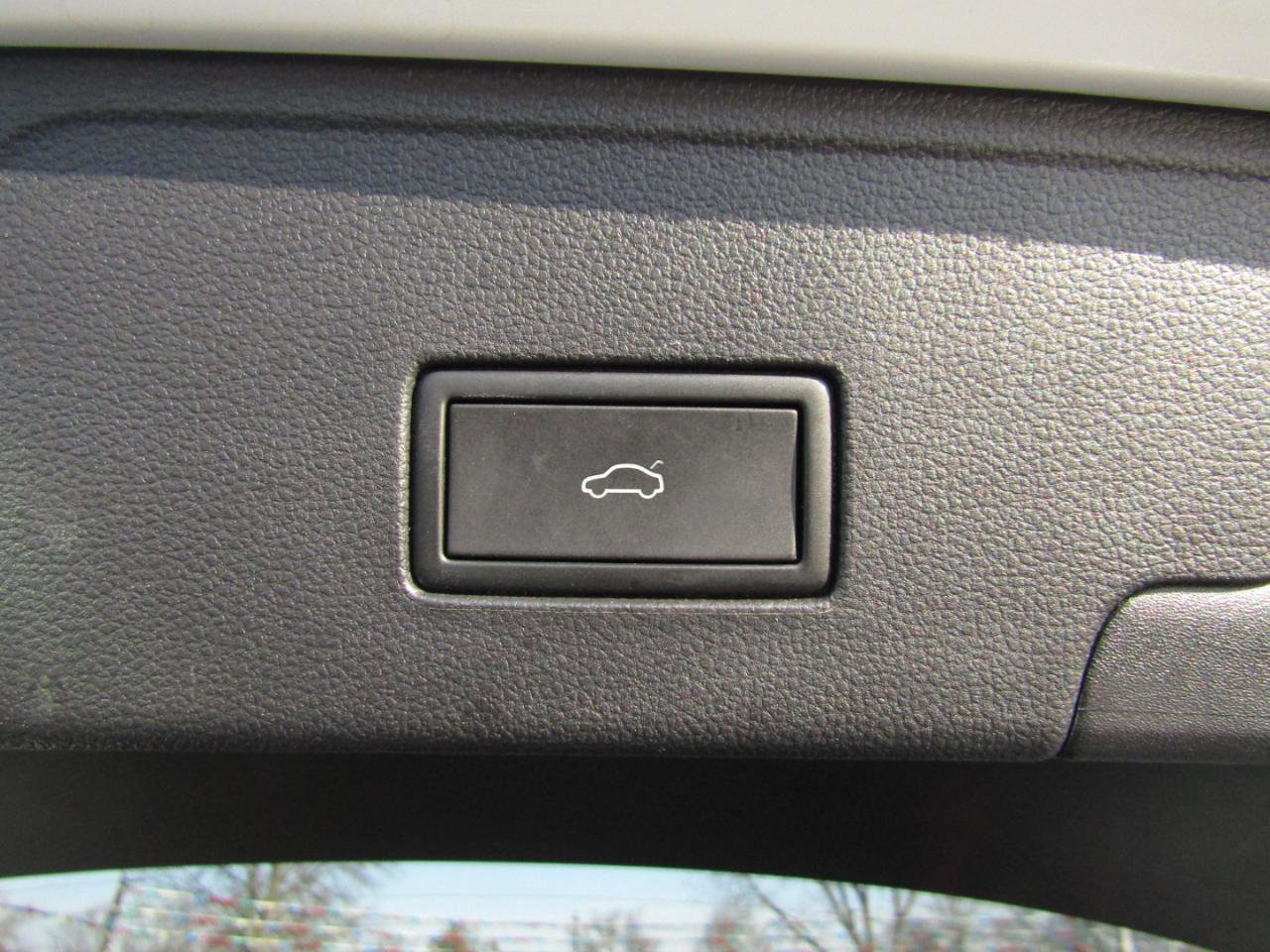 Used 2021 Volkswagen Atlas Cross Sport SEL Premium R-Line image 24