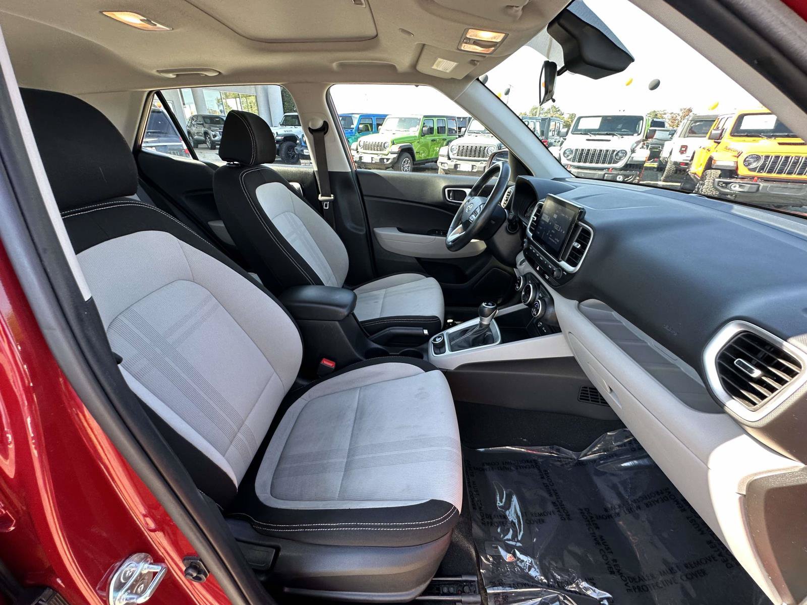 Used 2025 Hyundai Venue SEL FWD image 30