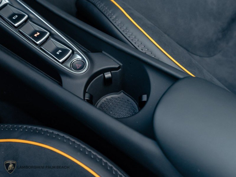 Used 2025 McLaren Artura Spider RWD image 21