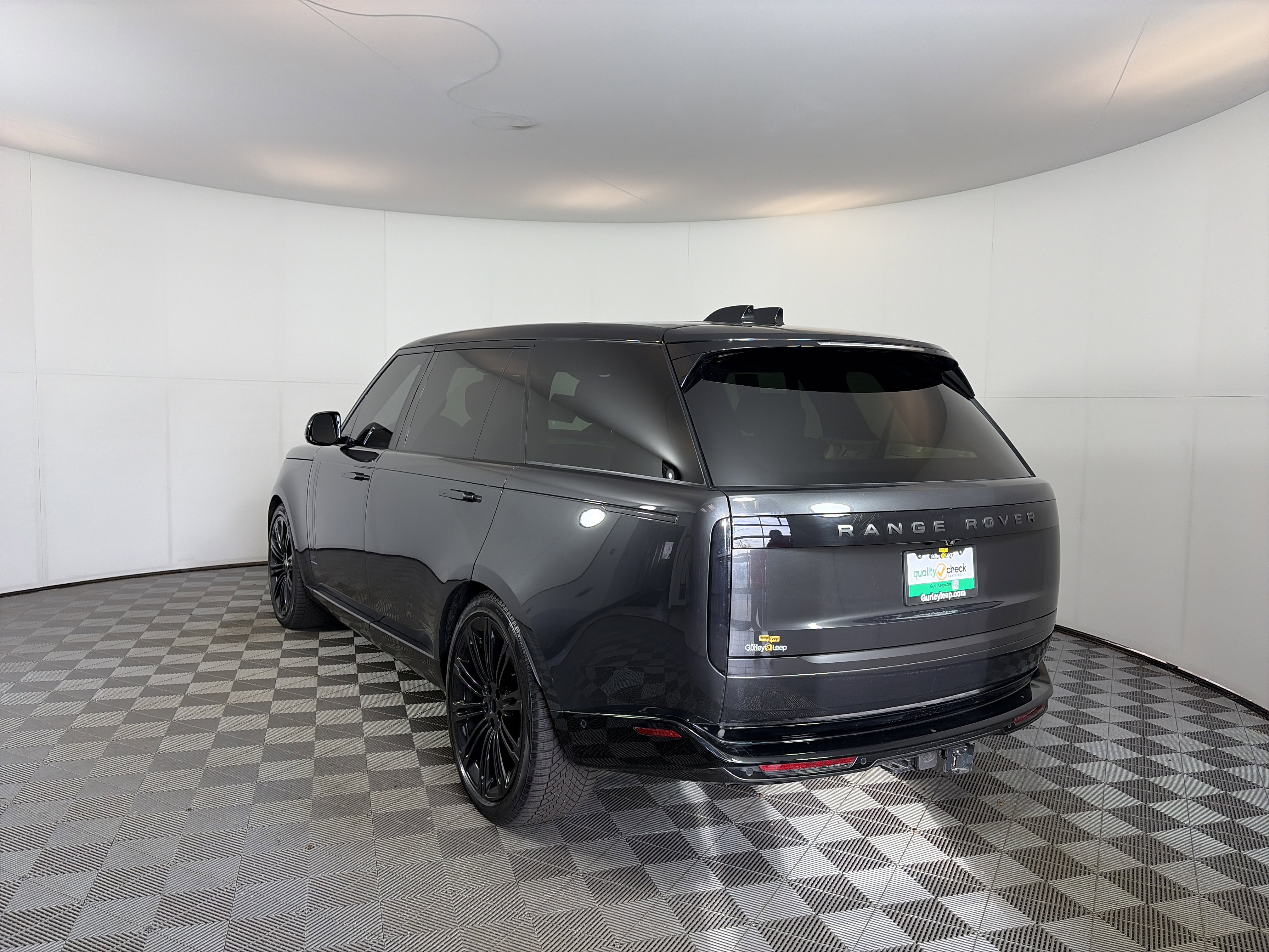 Used 2024 Land Rover Range Rover Long Wheelbase Autobiography image 9