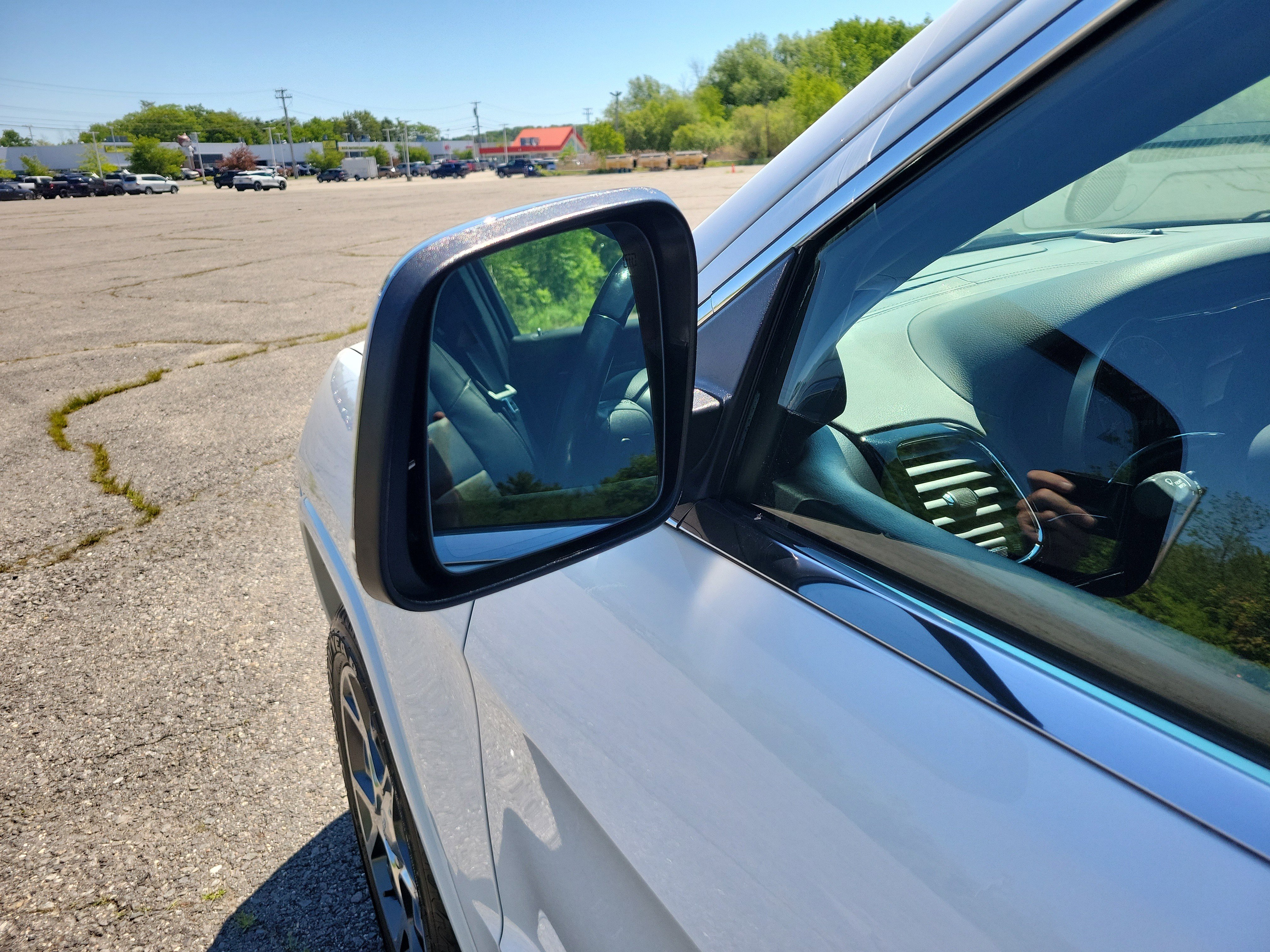 Used 2020 Jeep Grand Cherokee Overland AWD/4WD image 10