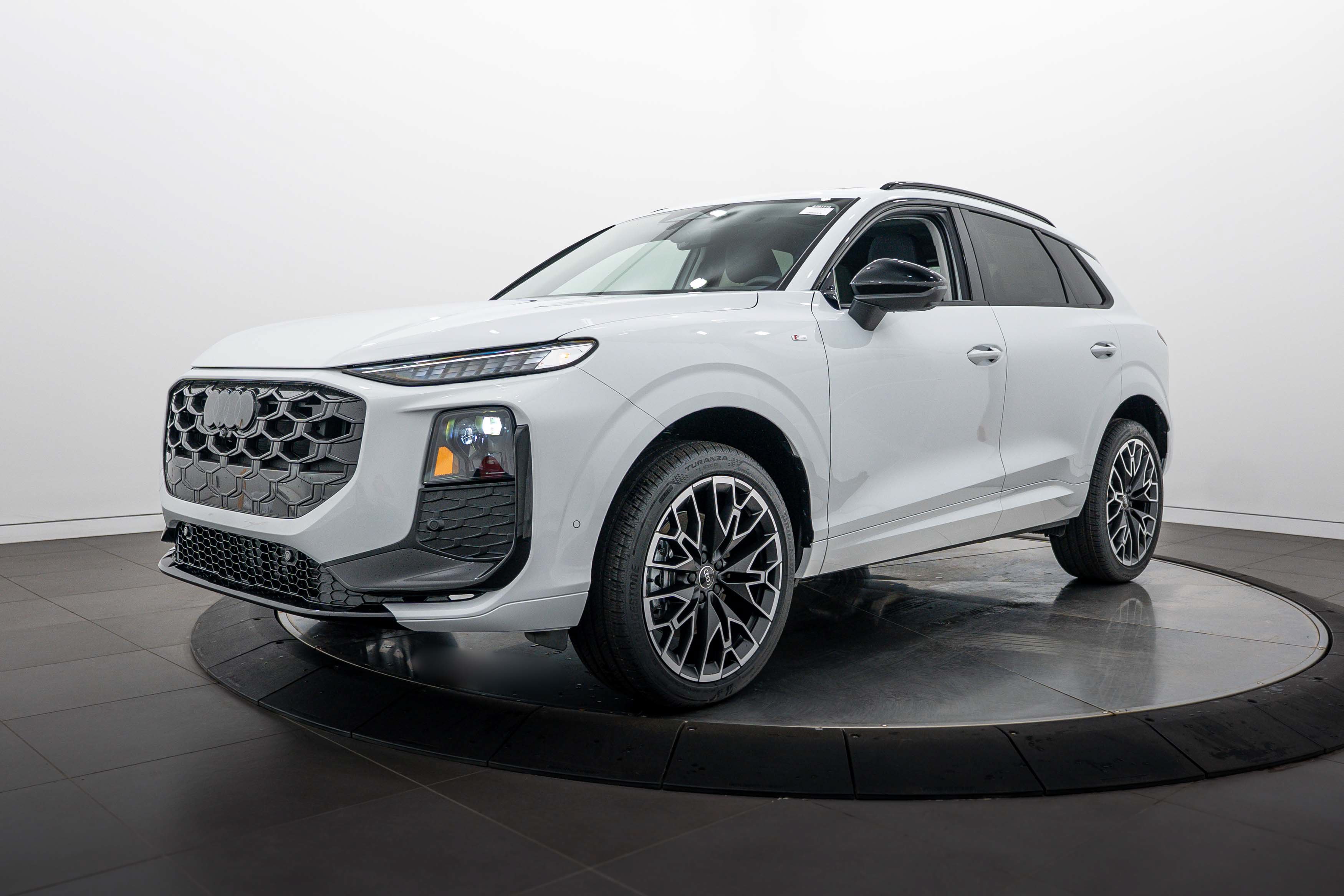 New 2026 Audi Q3 quattro 2.0T AWD/4WD image 7