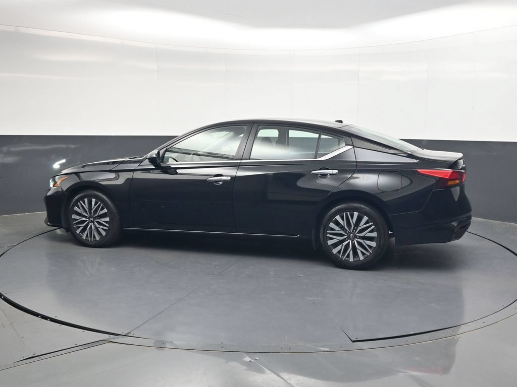 Used 2024 Nissan Altima 2.5 SV FWD image 7