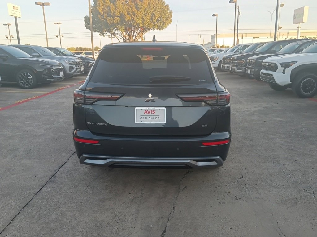 Used 2025 Mitsubishi Outlander SE image 10
