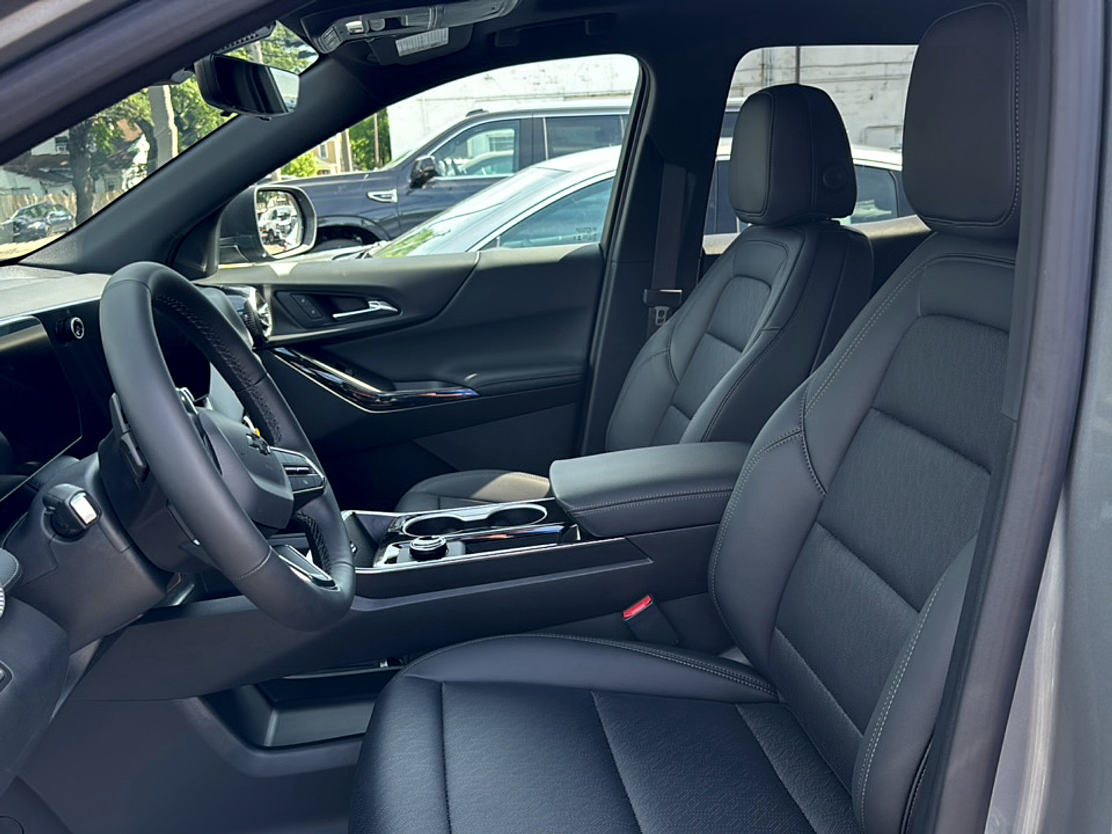 New 2026 Chevrolet Equinox LT w/ Convenience Package II AWD/4WD image 7