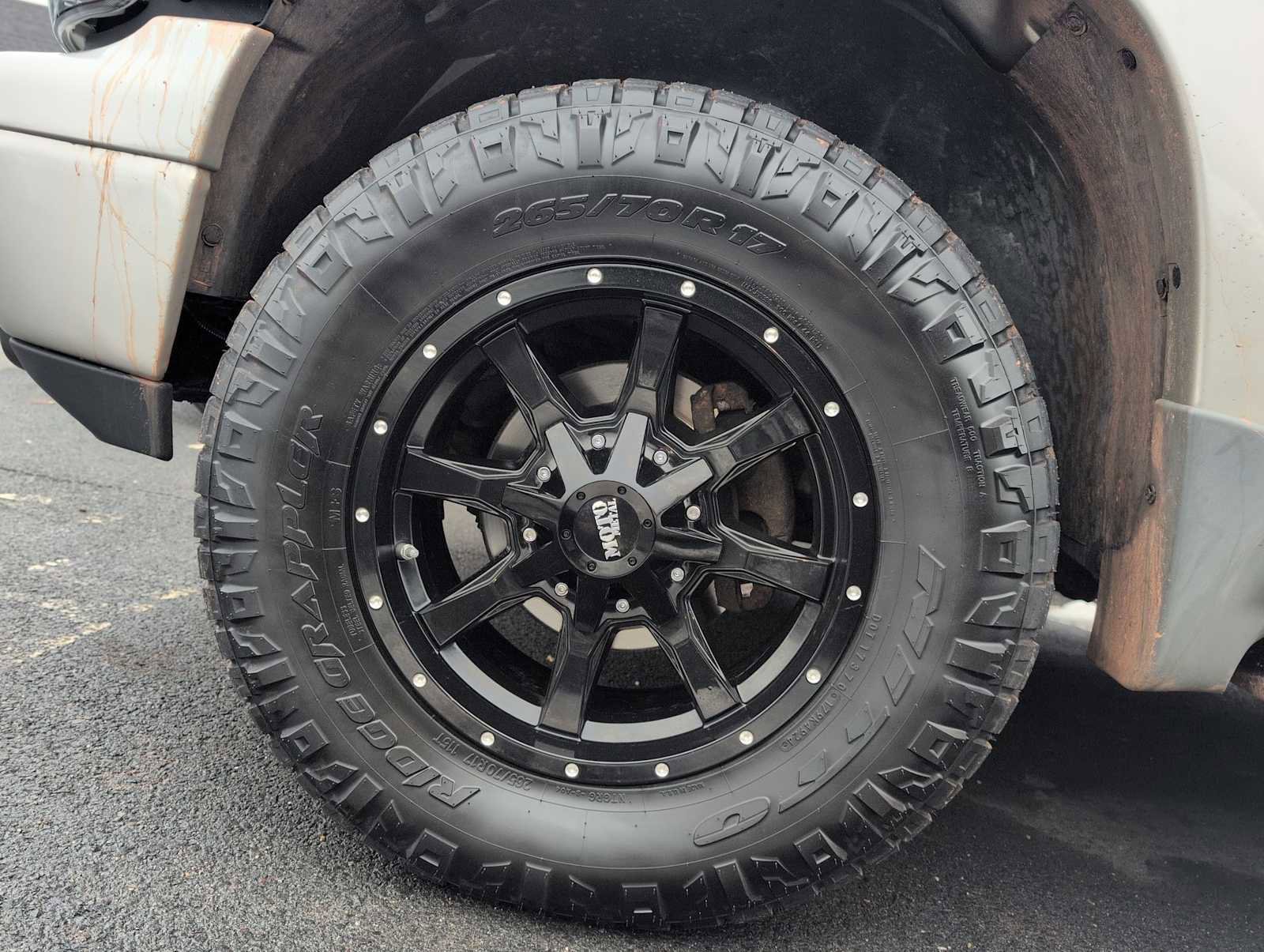 Used 2005 Chevrolet Suburban Z71 w/ Preferred Equipment Group image 14